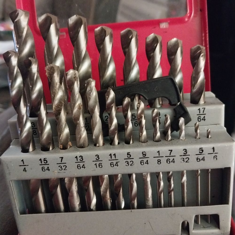 Silver Drill Bit Set. 21 BITS. Metal Case.